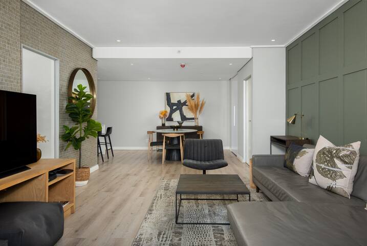 Heaven on 23 | Mountain Views gallery image 3