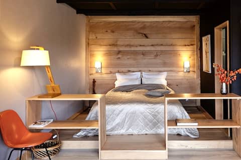 Walden Suite - A Modern Studio With Mountain Views