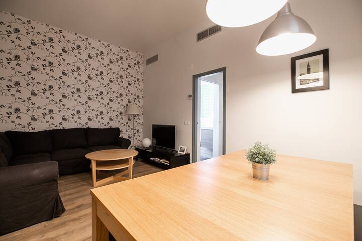 H7YOG22 Large apartment in Gracia (3 bedrooms) gallery image 3
