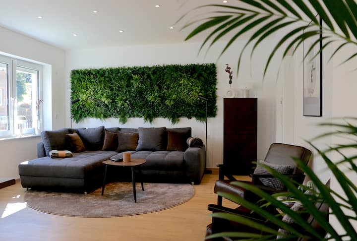 Wohnbereich mit großem Sofa zum Ausziehen mit bequemer Boxspring-Polsterung (Dauerschläferfunktion)