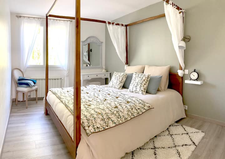 La chambre "côté Ventoux" au style méditerranéen.