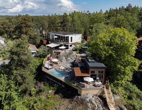 Modern villa with guest house & pool