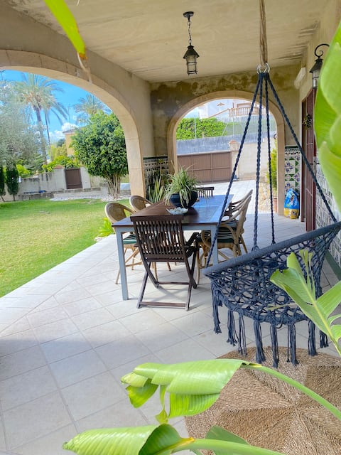 Pet friendly villa 10 minutes from the beach