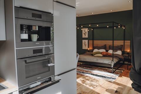 Edler Wohnraum: Luxury Studio A/C Coffee Parking