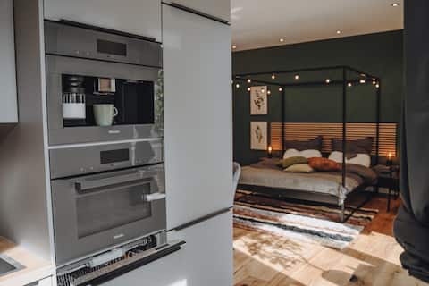 Edler Wohnraum: Luxury Studio A/C Coffee Parking