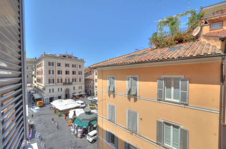 A few steps from Campo de Fiori