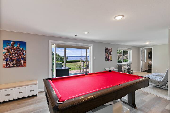 Luxury Water View 6BR Retreat with Hot Tub and Gym gallery image 4