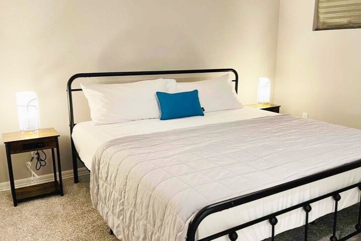 Segundo dormitorio con cama tamaño king. 