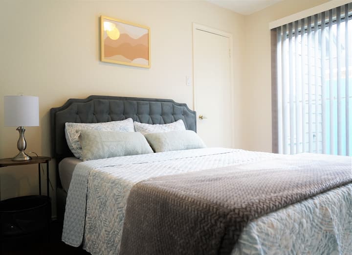 Dormitorio con cama de matrimonio XL 