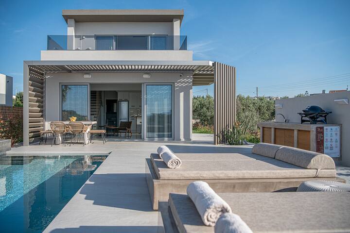 Fivi Luxury Villa, with Heated Pool & SeaViews gallery image 2