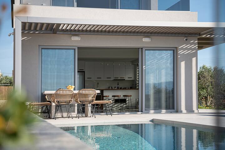 Fivi Luxury Villa, with Heated Pool & SeaViews gallery image 4