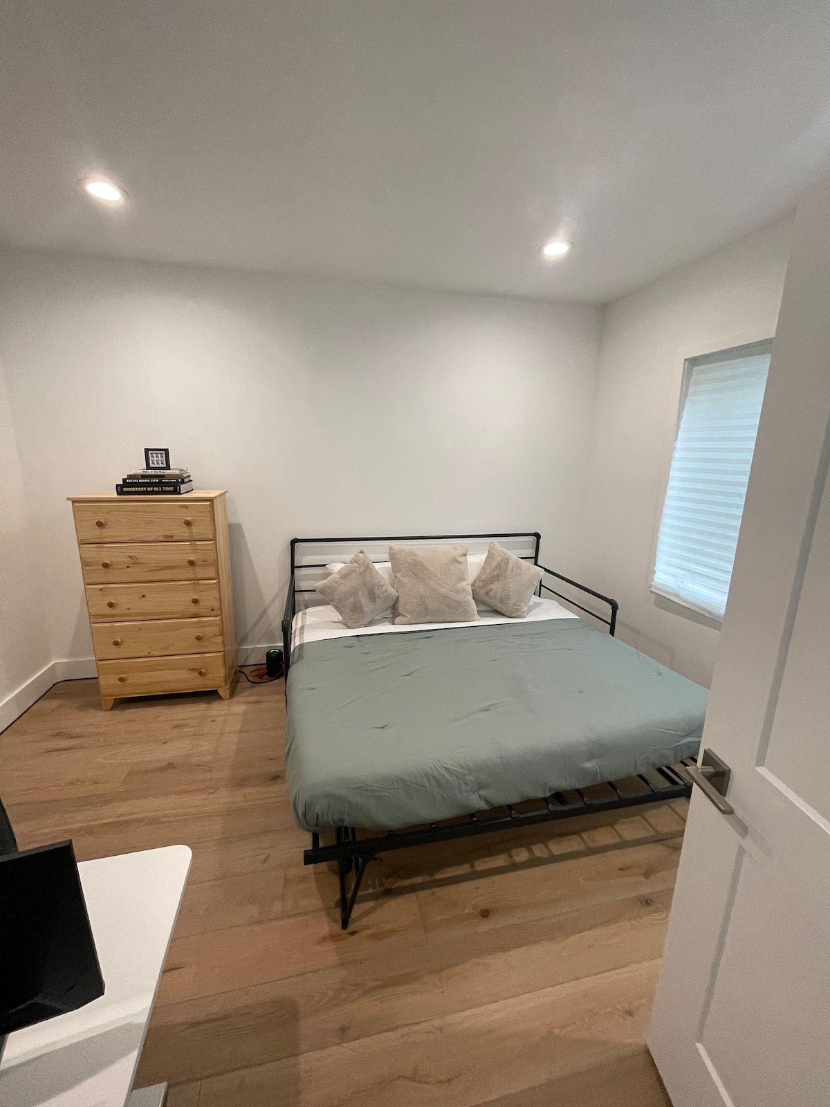 2. spálňa na prvom poschodí s manželskou posteľou