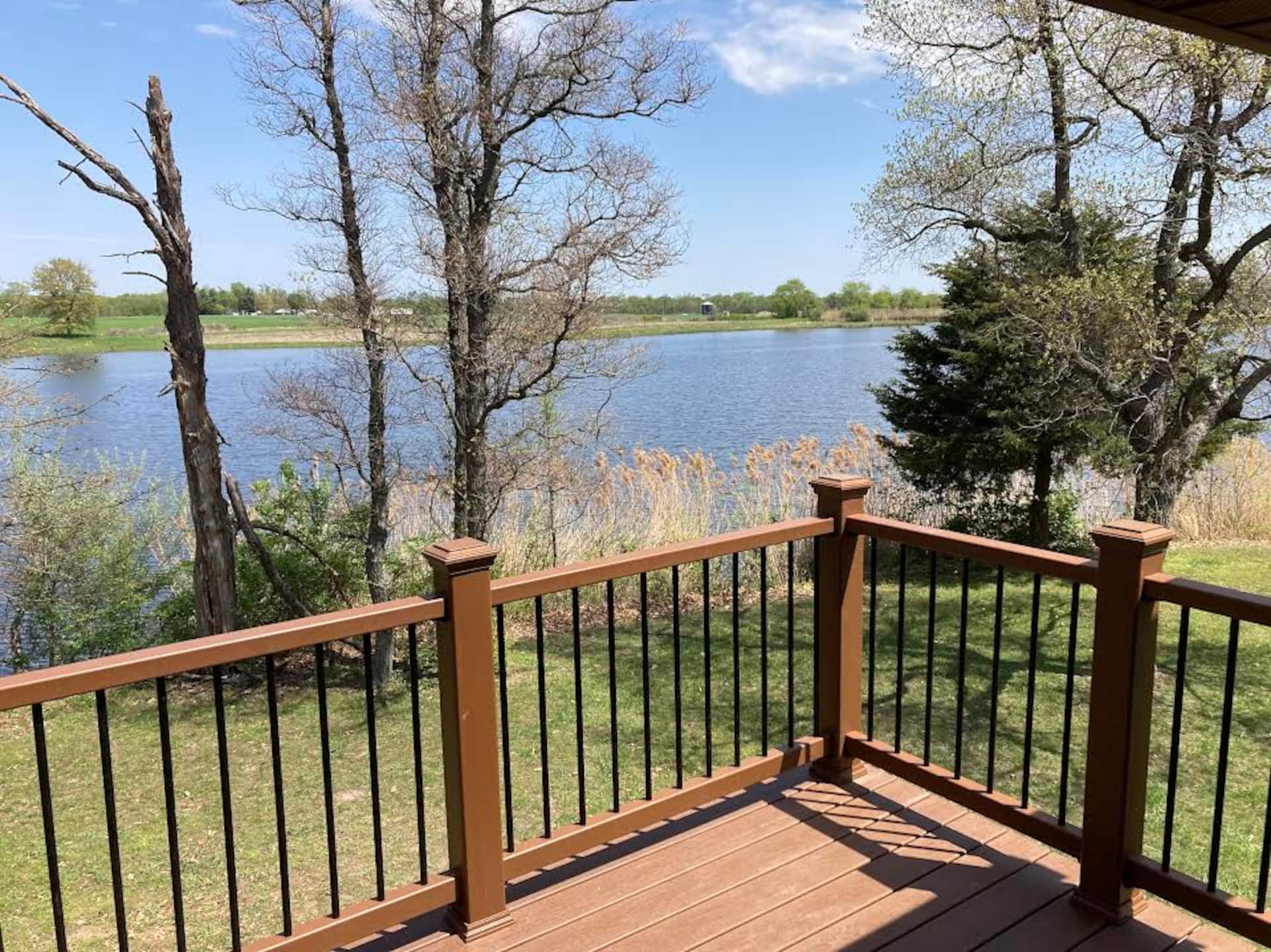 Lake & Oaks Hideaway- Hidden Cabin on Private Lake — photo 2