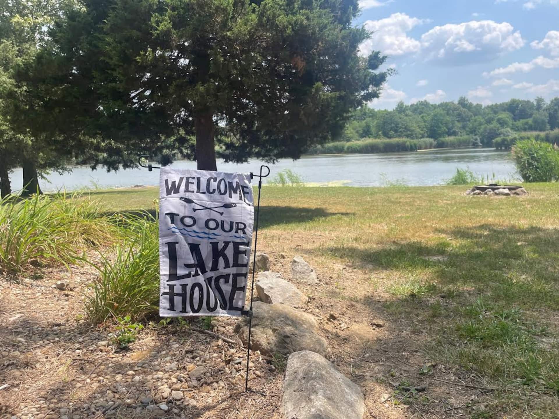 Lake & Oaks Hideaway- Hidden Cabin on Private Lake — photo 3