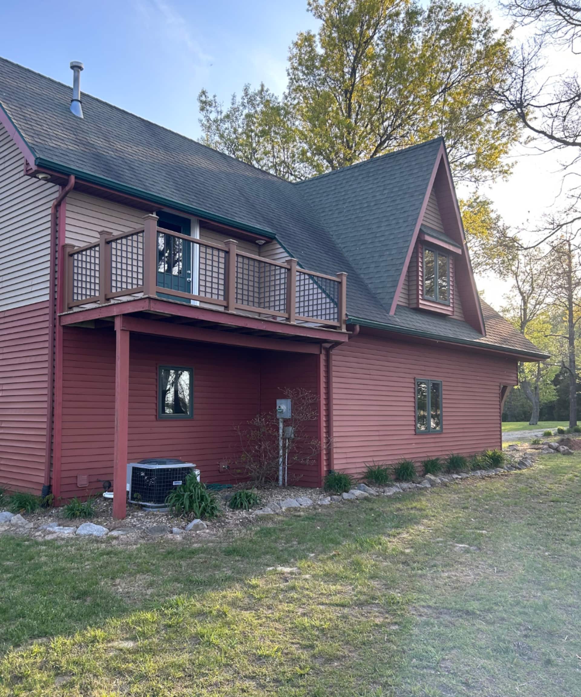 Lake & Oaks Hideaway- Hidden Cabin on Private Lake — photo 4