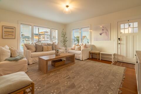*NEW Downtown Main House: An Edmonds Kind of Stay.