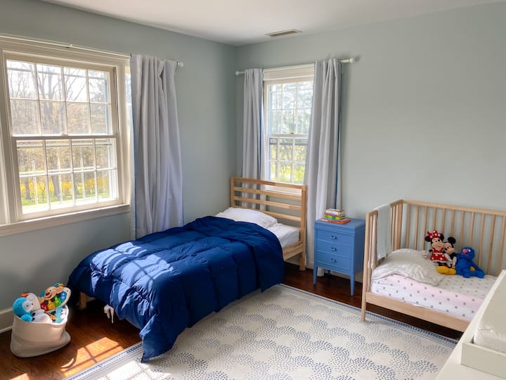 dhomë fëmijësh (krevate dopio dhe për foshnja)