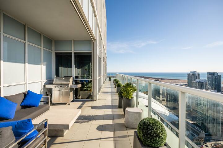Award Winning 3BR Luxury Penthouse •Stunning Views gallery image 5