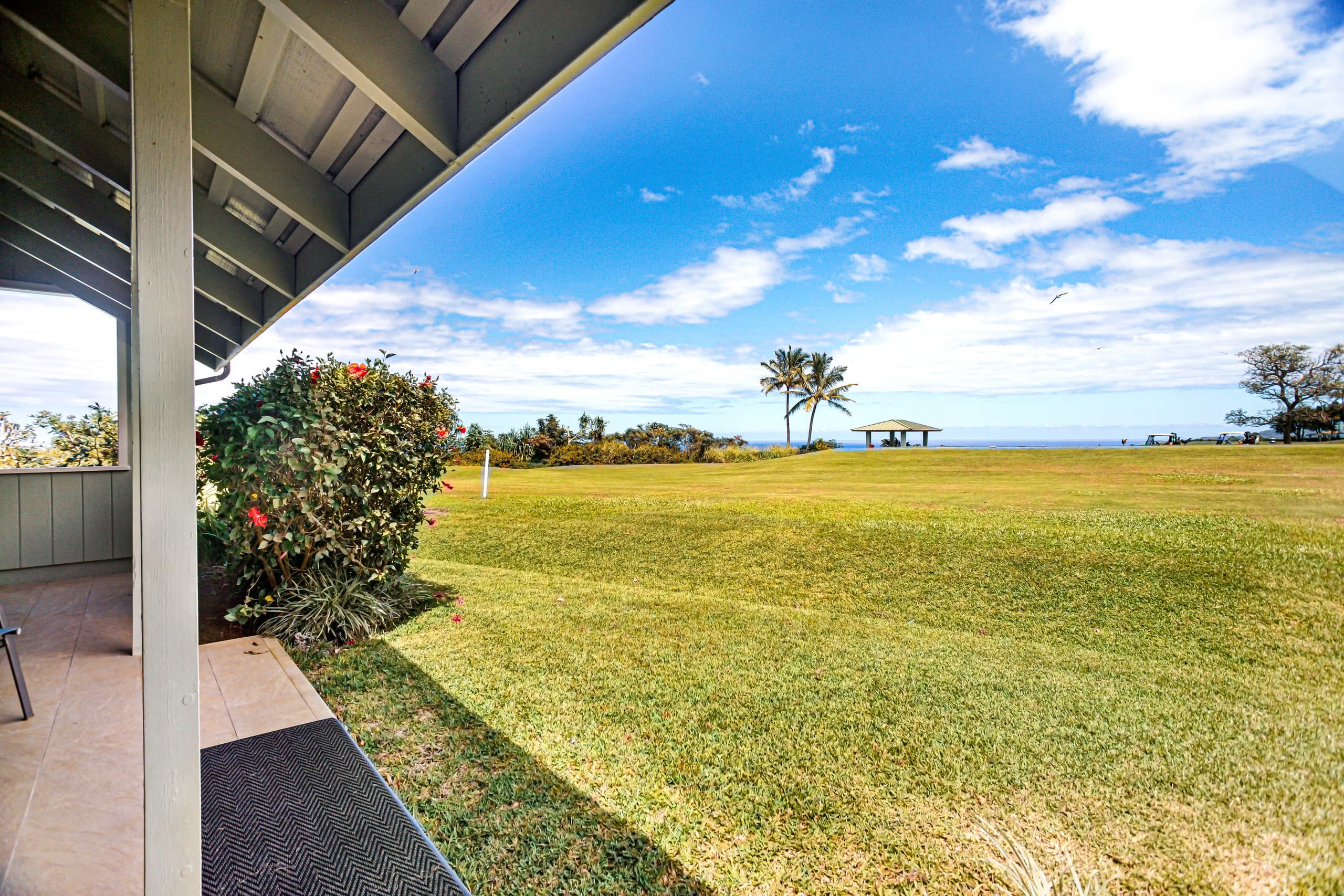 Peaceful 2bed 2bath, newly renovated, ocean views - Photo 34