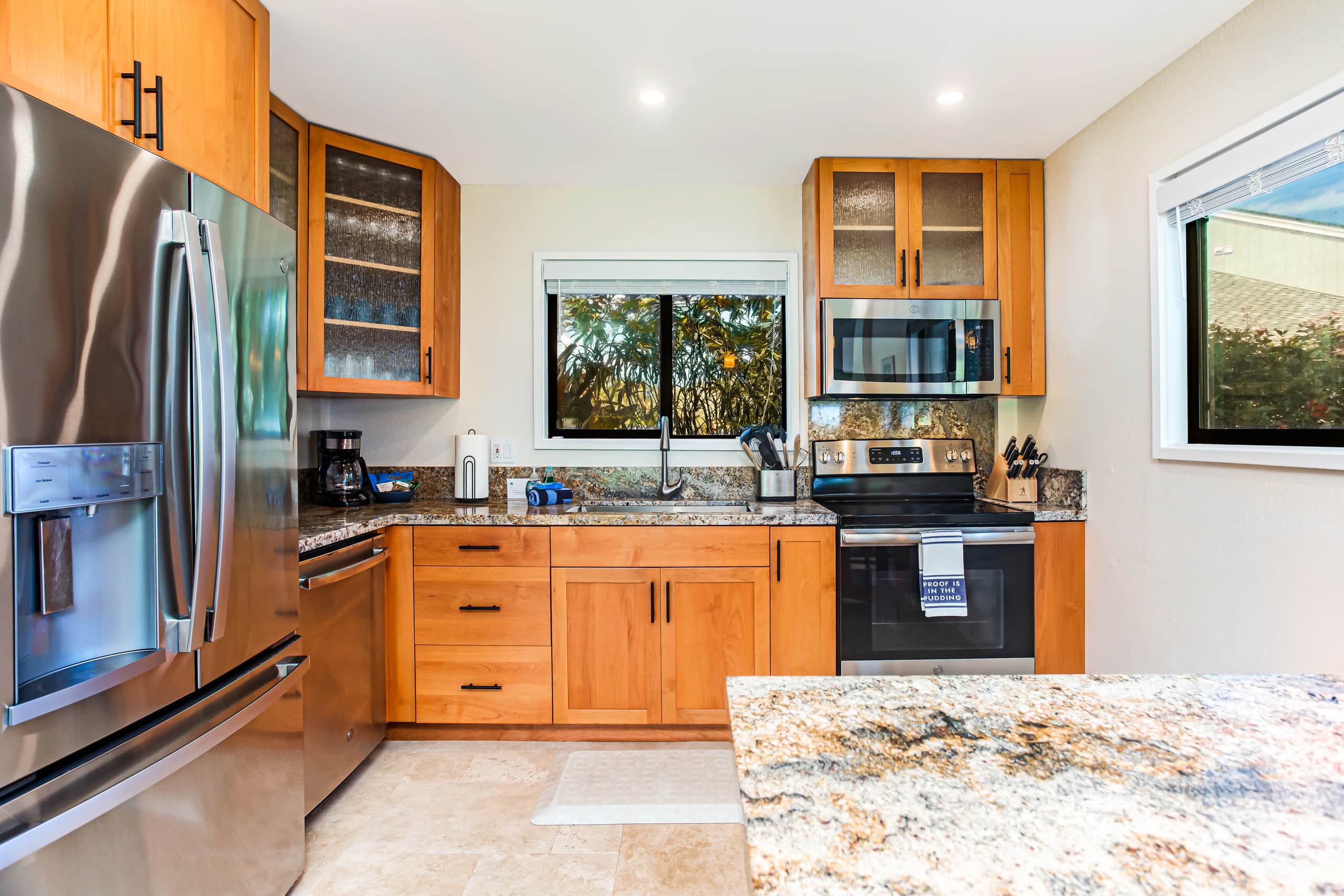 Peaceful 2bed 2bath, newly renovated, ocean views - Photo 7