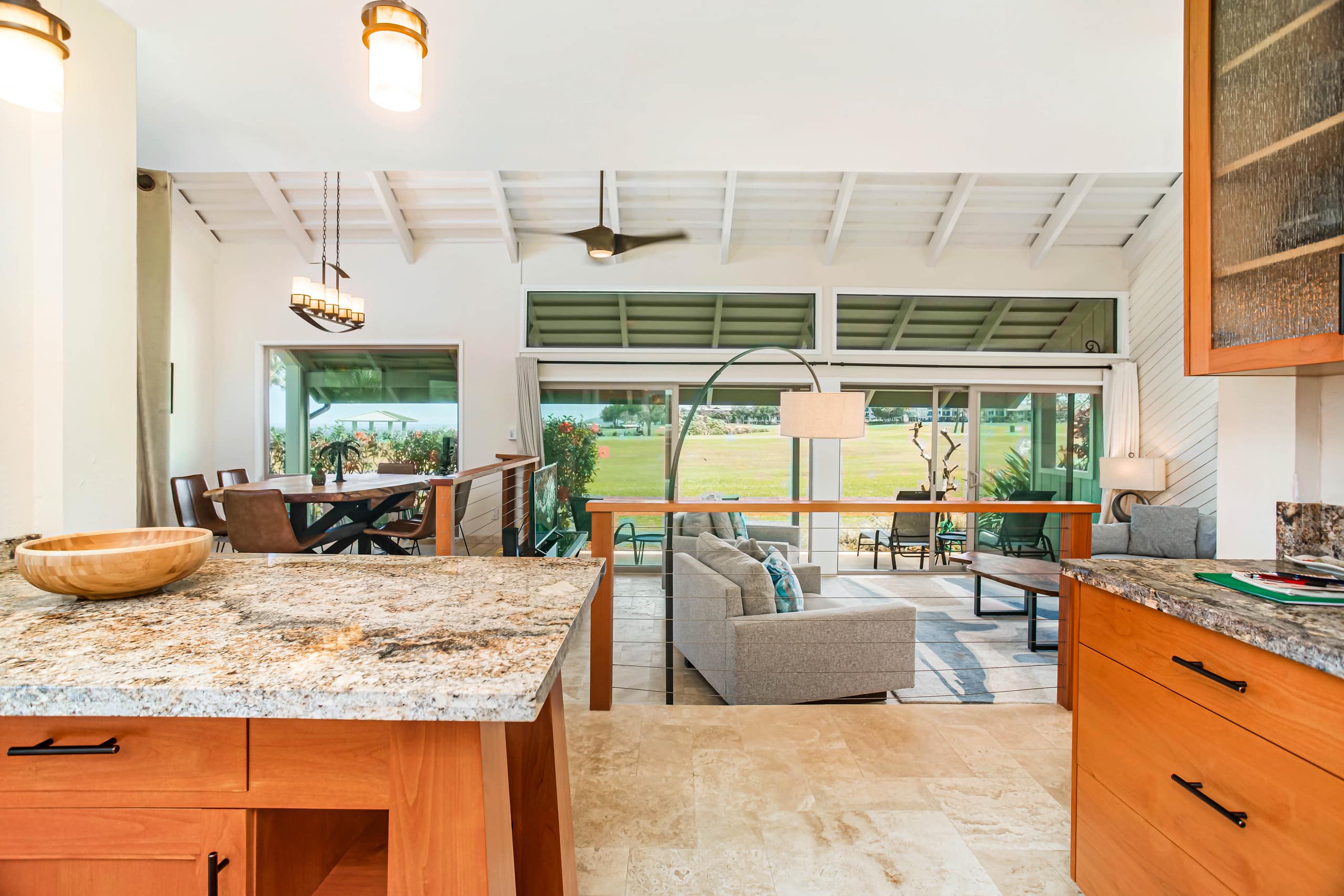 Peaceful 2bed 2bath, newly renovated, ocean views - Photo 13