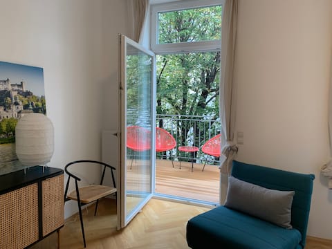 Top Airbnb: Modern apartment with balcony in 1040 in Wieden