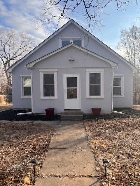 Cozy Bungalow near Benedictine!