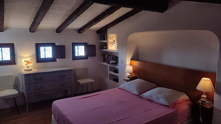 Chumba cha Pink/Tropézian, Runinga na Tarafa ya Paa ya Kujitegemea 