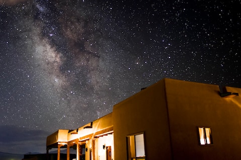 Great Views, Rave Reviews, SW Art, Hot Tub, Kiva