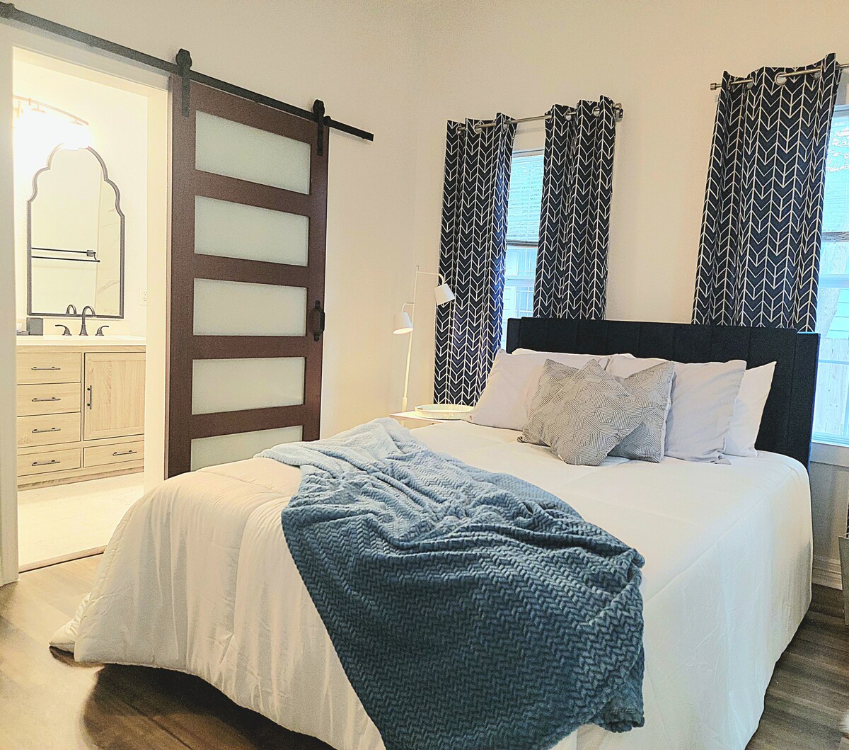 Queen Master na kwenye bafu la chumba