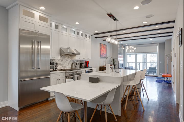 NEW! 3BR/2.5B Duplex in Noble Sq