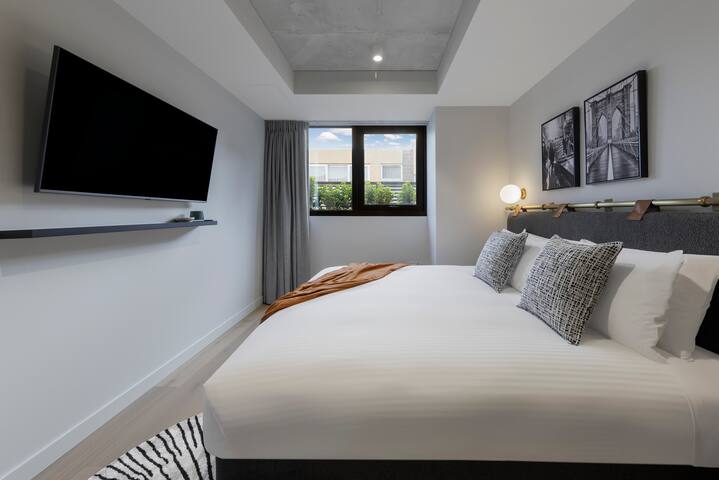 Adjoining Suites, perfect for Families & Friends gallery image 5