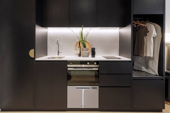 Adjoining Suites, perfect for Families & Friends gallery image 2