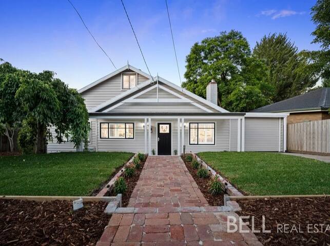 Modern poolside retreat gallery image 4