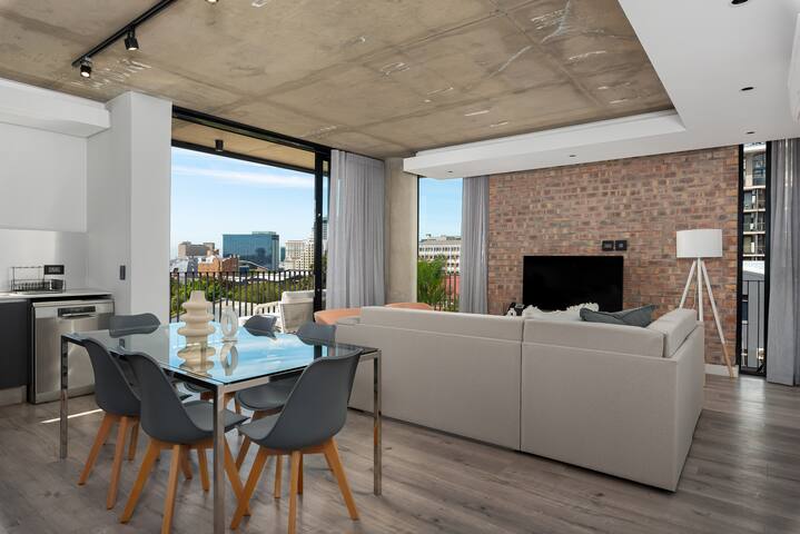 Trendy Central City Apartment | No Loadshedding gallery image 4
