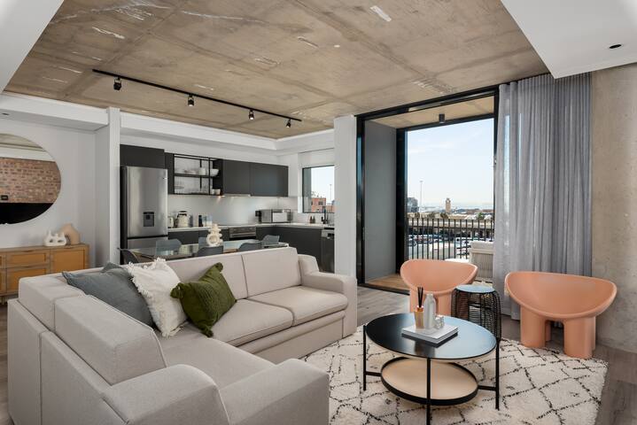 Trendy Central City Apartment | No Loadshedding gallery image 3