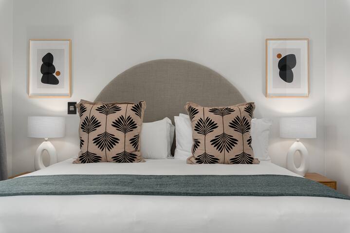 Trendy Central City Apartment | No Loadshedding gallery image 5