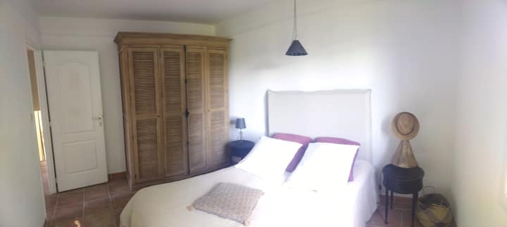 Chumba cha ndoa cha kwanza.