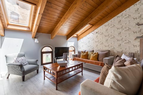 Great Penthouse with Jacuzzi for 8, 7Km from Alquézar