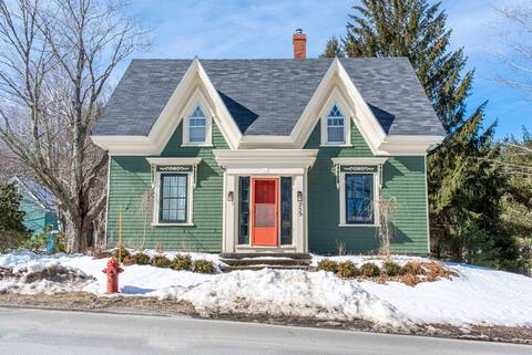 Spruce Top Cottage in Mahone Bay