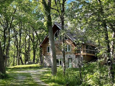 The Log Cabin on Back Rd