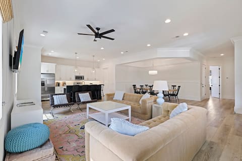 Successful Airbnb property: Steps to Beach, Pool, 5BR, Great Location in Hilton Head Island