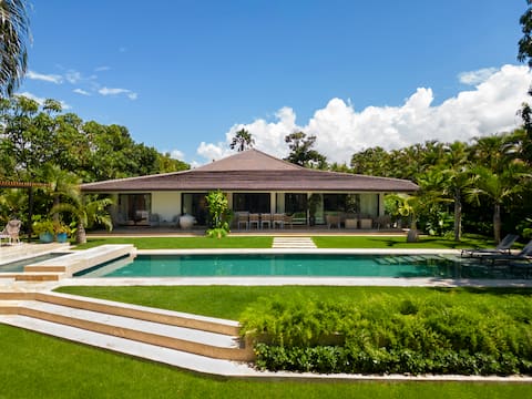 Paradise at 2 min walking distance to the beach