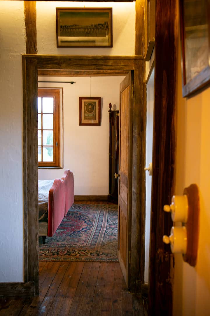 Entrez dans la chambre rose pour une nuit douce et relaxante