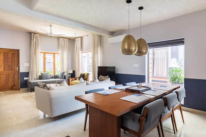 Dining area image 1