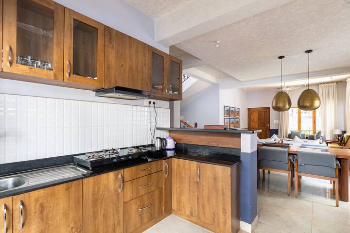 Full kitchen image 2