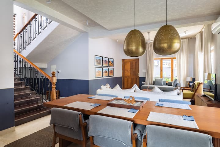 Dining area image 3