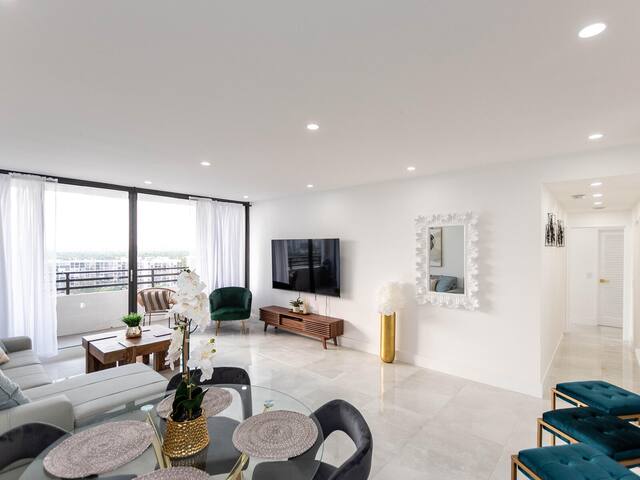 Luxurious 2 Bedroom On Beach gallery image 4