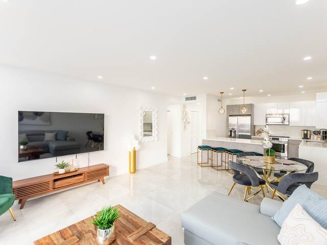 Luxurious 2 Bedroom On Beach gallery image 5