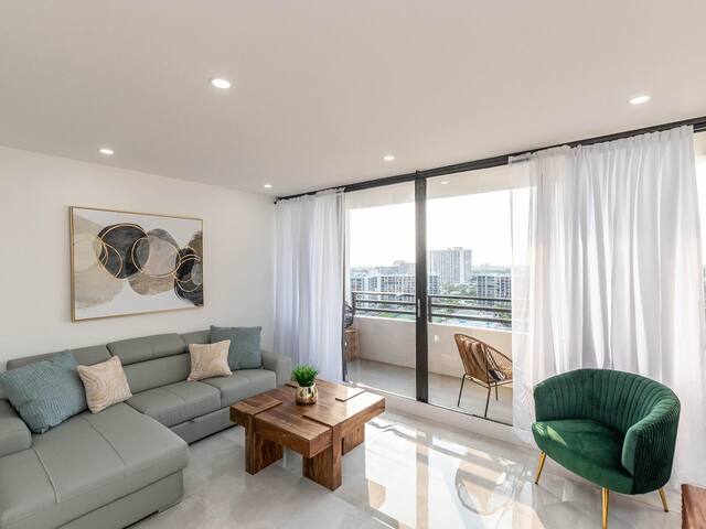 Luxurious 2 Bedroom On Beach gallery image 2